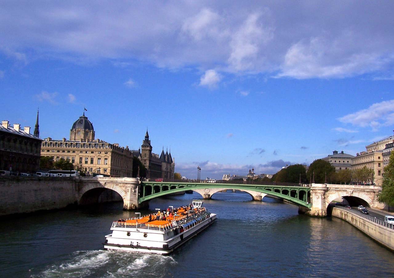 Река в Франции seine